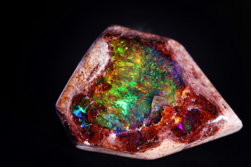 ópalo de fuego en cantera 